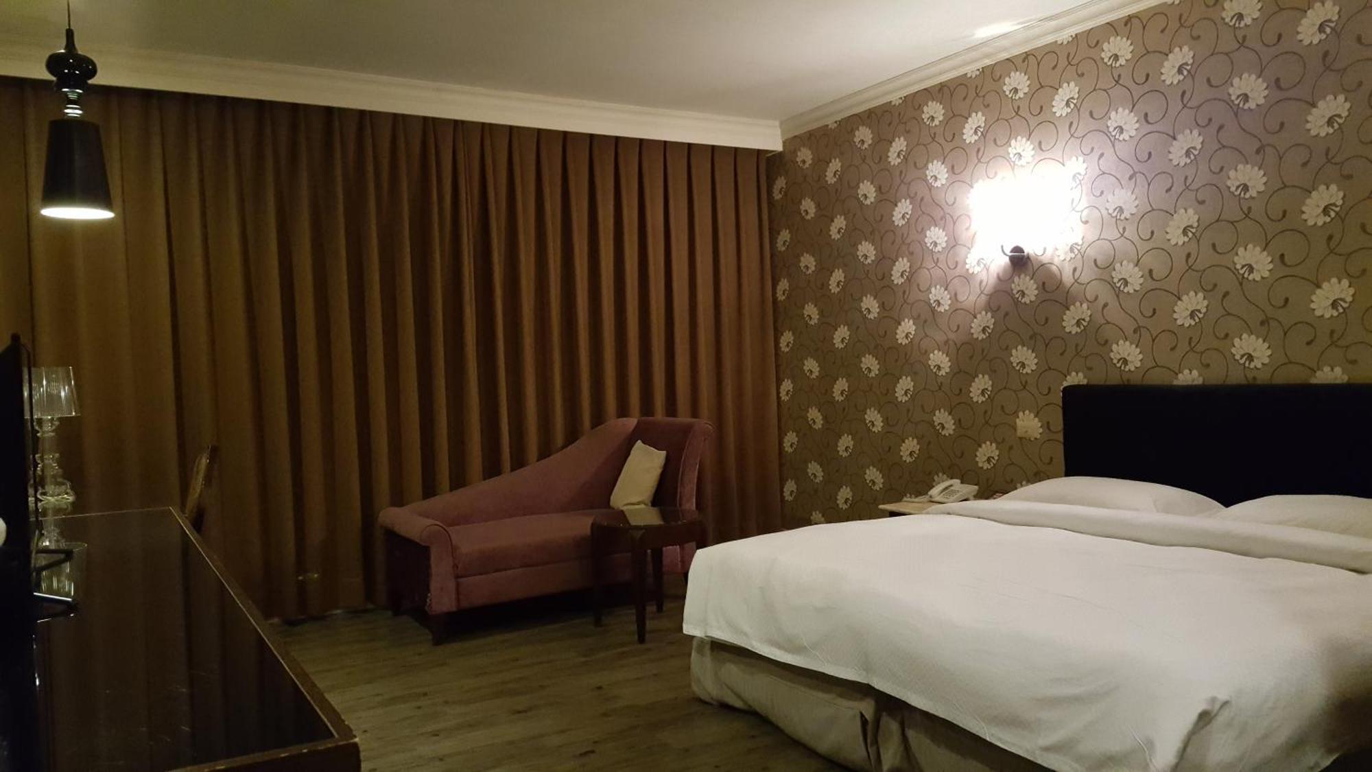 The Riverside Hotel & Motel Kaohsiung Bagian luar foto