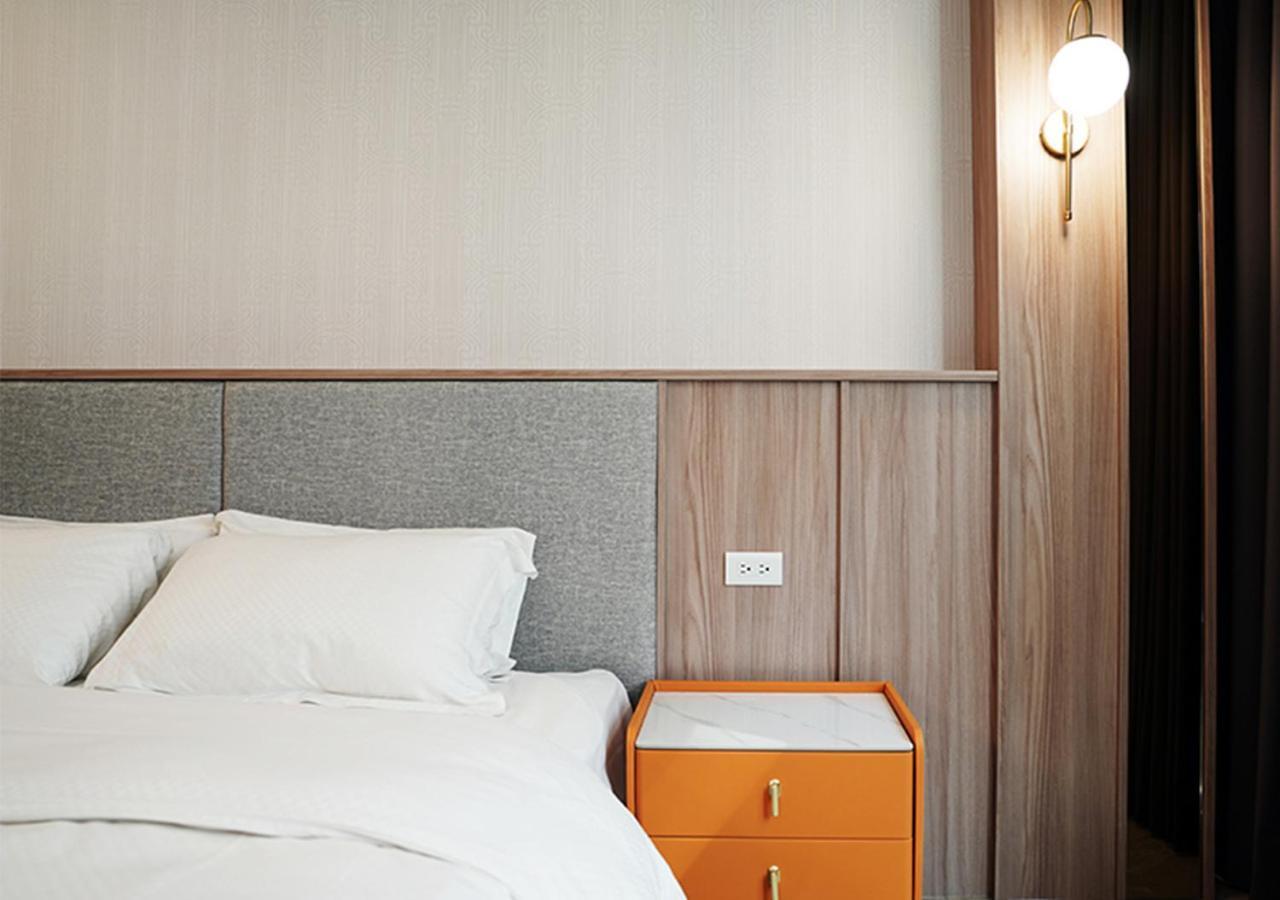 The Riverside Hotel & Motel Kaohsiung Bagian luar foto