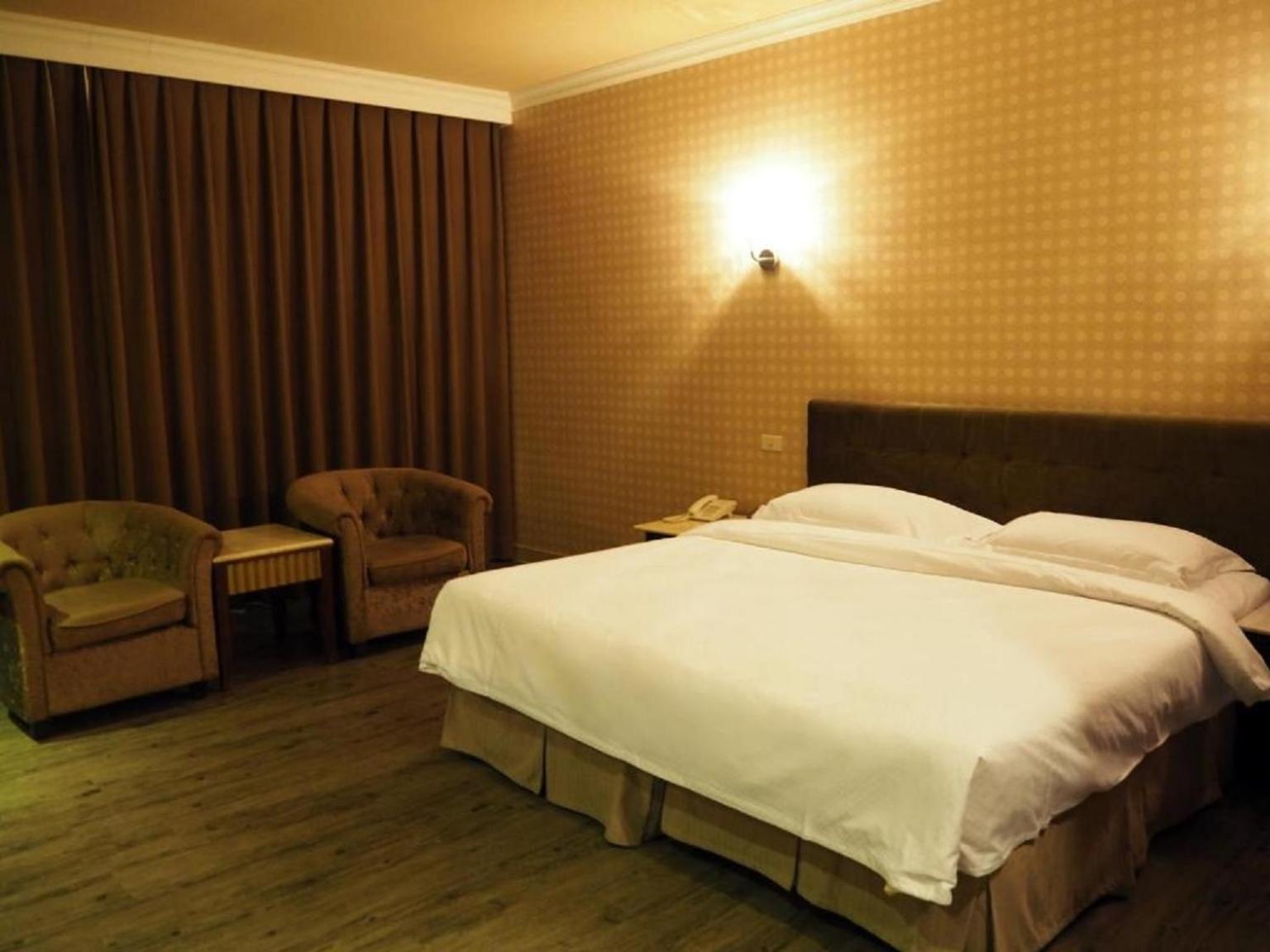 The Riverside Hotel & Motel Kaohsiung Bagian luar foto