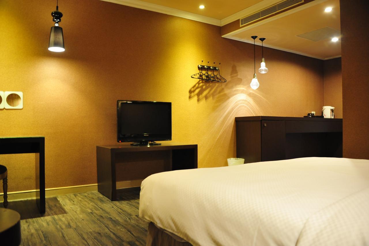 The Riverside Hotel & Motel Kaohsiung Bagian luar foto