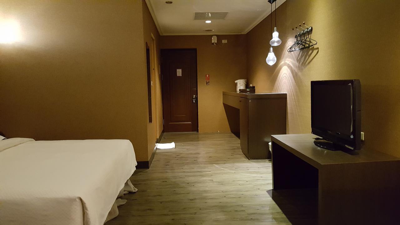 The Riverside Hotel & Motel Kaohsiung Bagian luar foto