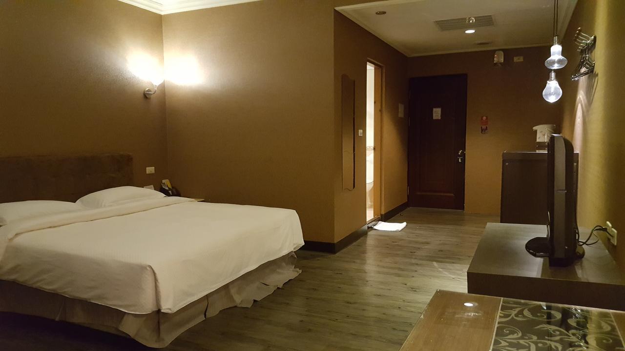 The Riverside Hotel & Motel Kaohsiung Bagian luar foto