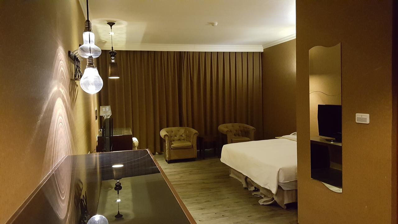 The Riverside Hotel & Motel Kaohsiung Bagian luar foto