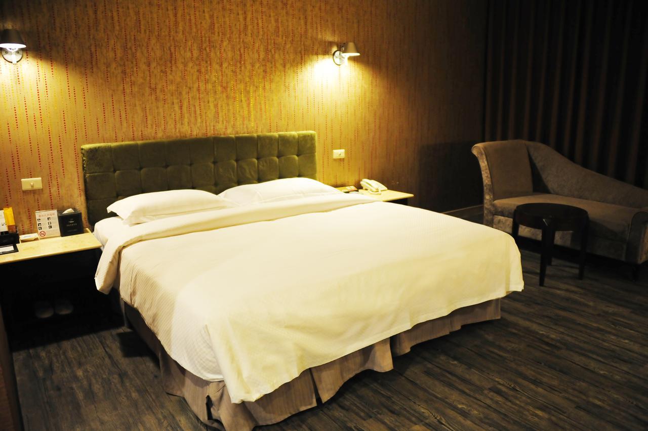 The Riverside Hotel & Motel Kaohsiung Bagian luar foto