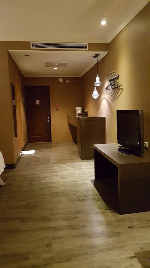 The Riverside Hotel & Motel Kaohsiung Bagian luar foto