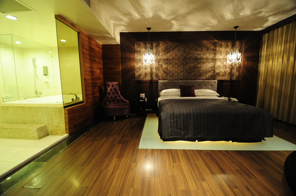 The Riverside Hotel & Motel Kaohsiung Bagian luar foto