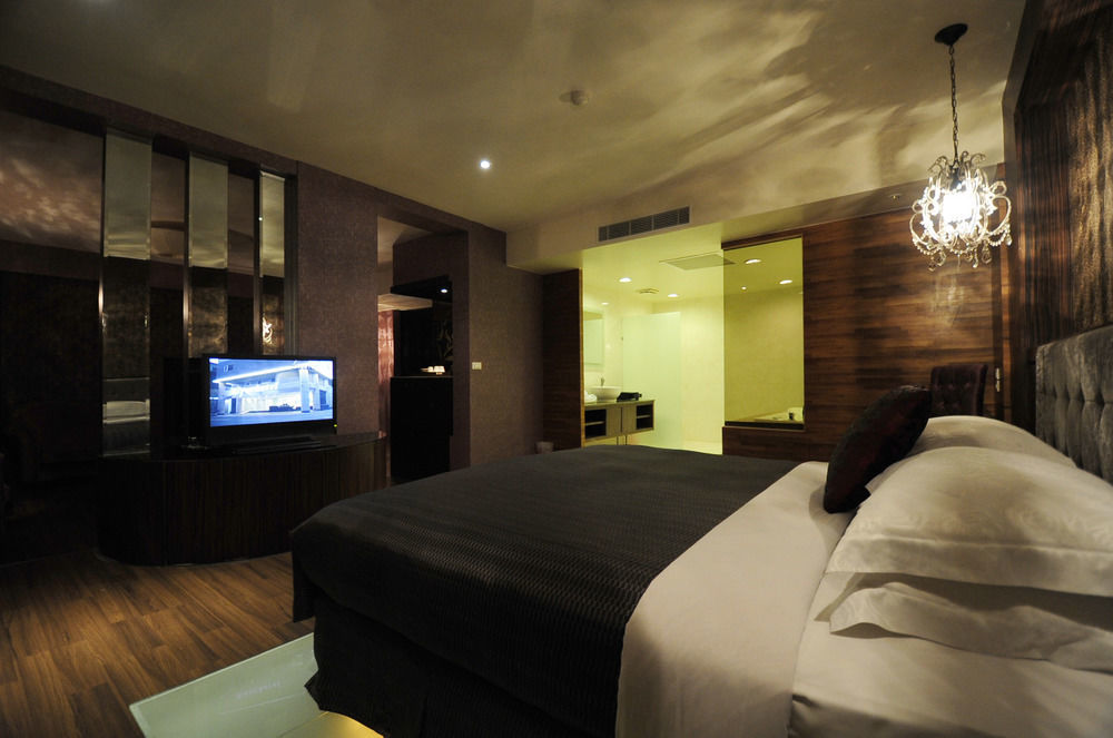 The Riverside Hotel & Motel Kaohsiung Bagian luar foto
