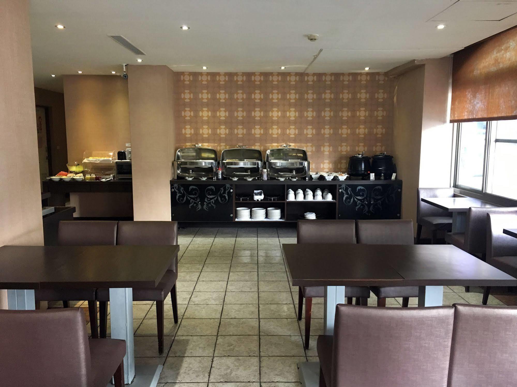 The Riverside Hotel & Motel Kaohsiung Bagian luar foto