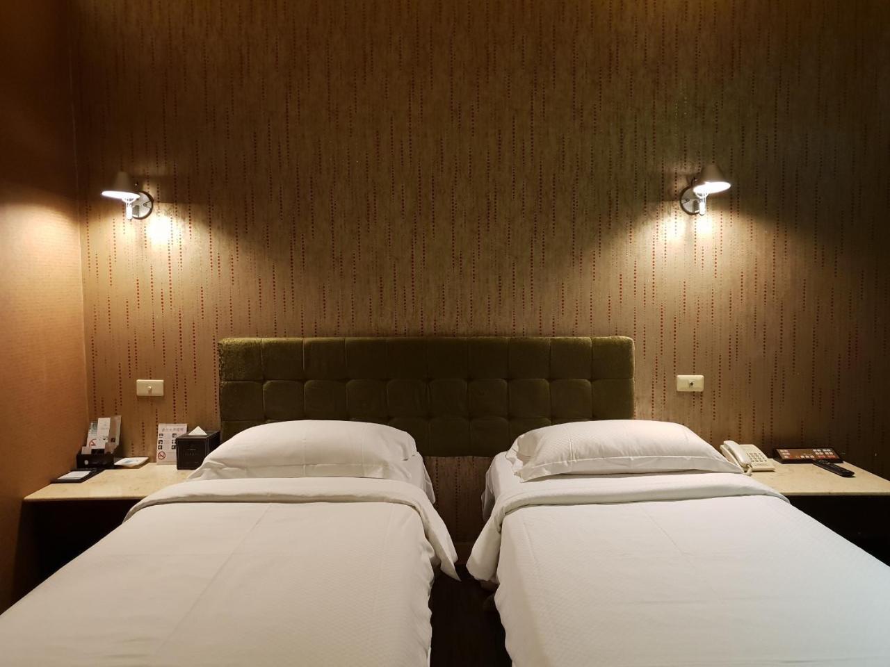 The Riverside Hotel & Motel Kaohsiung Bagian luar foto