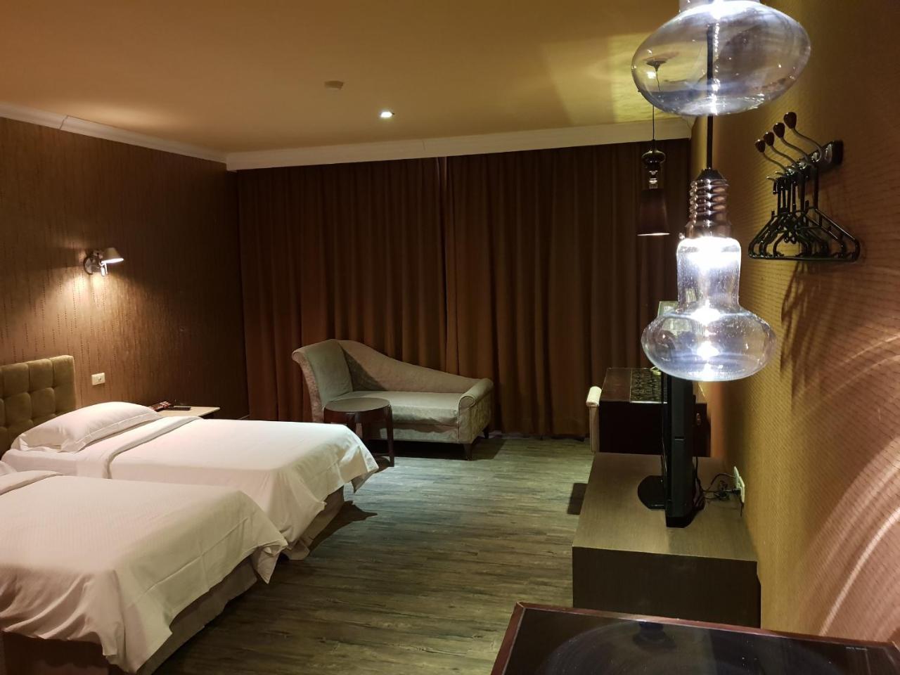 The Riverside Hotel & Motel Kaohsiung Bagian luar foto