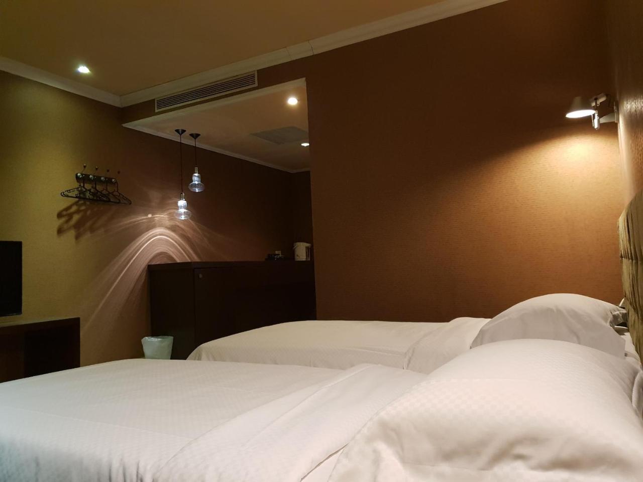 The Riverside Hotel & Motel Kaohsiung Bagian luar foto